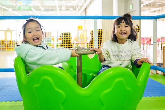 親子の絆を育む室内遊園地 2