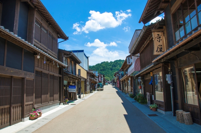 江戸時代の面影を残す岩村城下町は食べ歩きにも最適