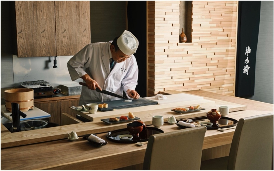 神の前カウンター 総料理長