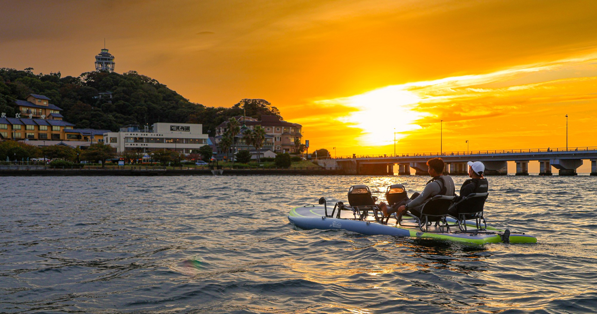 【湘南・江ノ島の海でサンセットタイムを】2025年11月より、HOBIE体験の新プラン「SUNSET HOBIE」を開始いたします。
