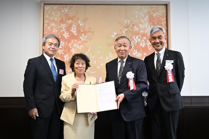 ▲協定締結式の様子(左から佐藤栄学園 大久保 信行常務理事、田中 淳子理事長、芝浦工業大学 鈴見 健夫理事長、山田 純学長)