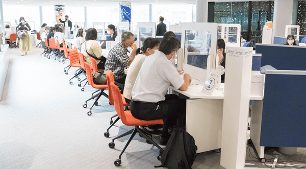 令和4年度（2022年度）のKINDAIフェア「就職相談」の様子