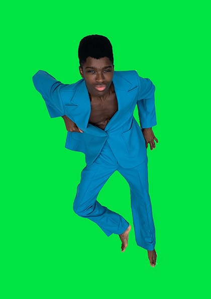 ウールブレンドジャケット￥18,999　ウールブレンド テーラードパンツ￥11,999