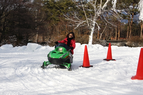 スノーモービルの乗車体験