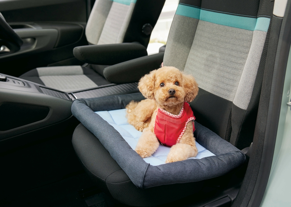 暑い車中で活躍!「ソフトクールドライブマット」