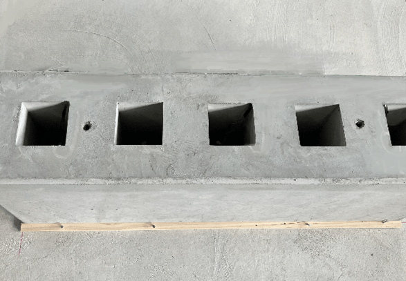 写真3：プレキャスト部材の設置