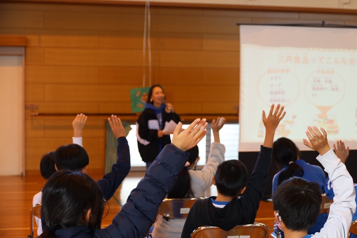 地元小学校での食育授業の様子(1)