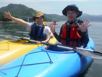 福島県・摺上川ダムにて「茂庭っ湖カヤックツアー」を開催！ ～秋の行楽や紅葉狩りをカヤックで満喫～