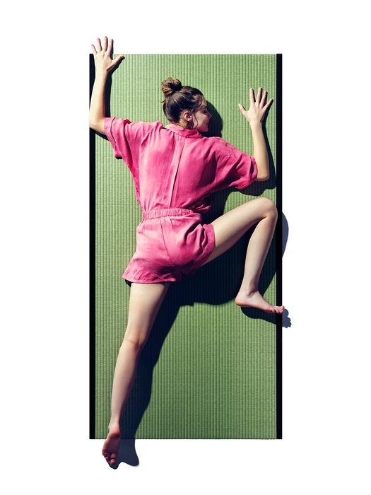 ヤモリ寝(100ポーズより抜粋)