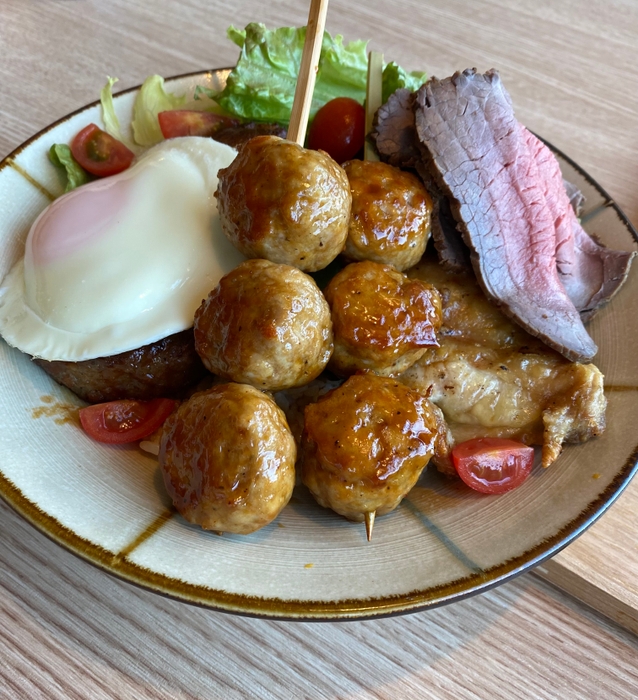 あい盛りロコモコ丼