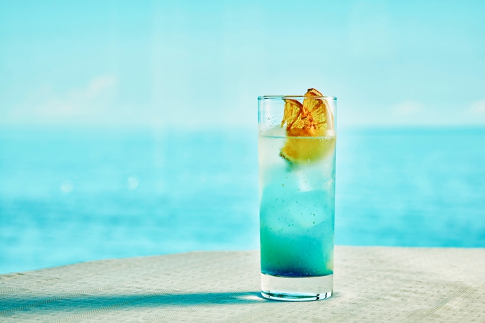 ▲暑い日にぴったりの爽やかな「海の舎フィズ」を半額で提供