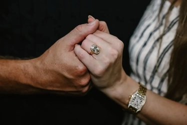 「推定1億円」テイラー・スウィフトの婚約指輪はなぜ高額なのか？GIA認定鑑定士が解説