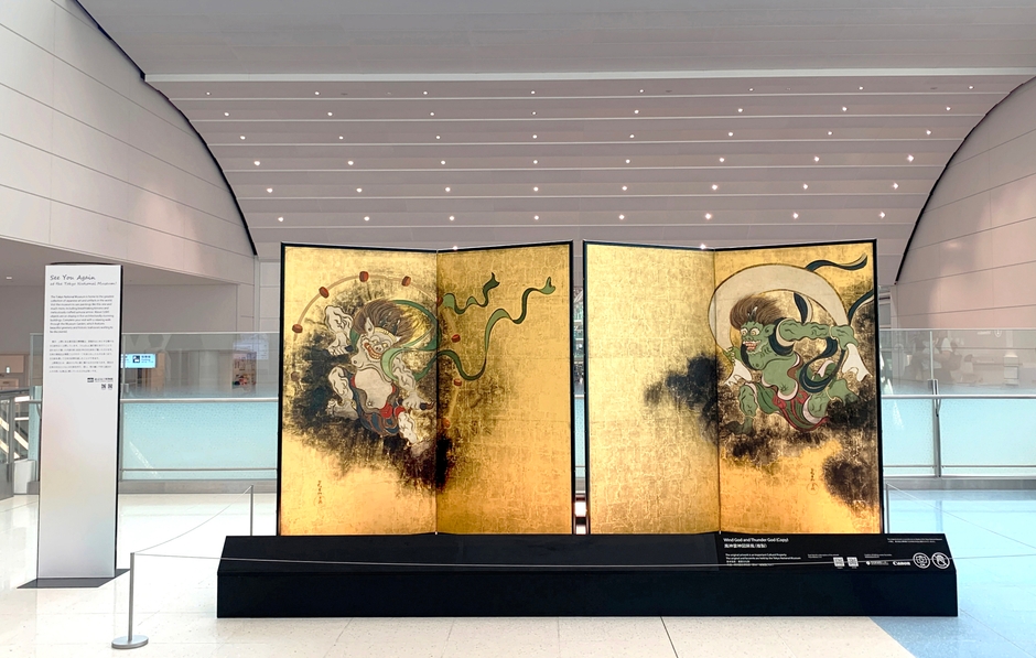 高精細複製品「風神雷神図・夏秋草図屏風」(展示期間:6/27~9/30) 第2ターミナル 国際線施設 3階出発ロビー