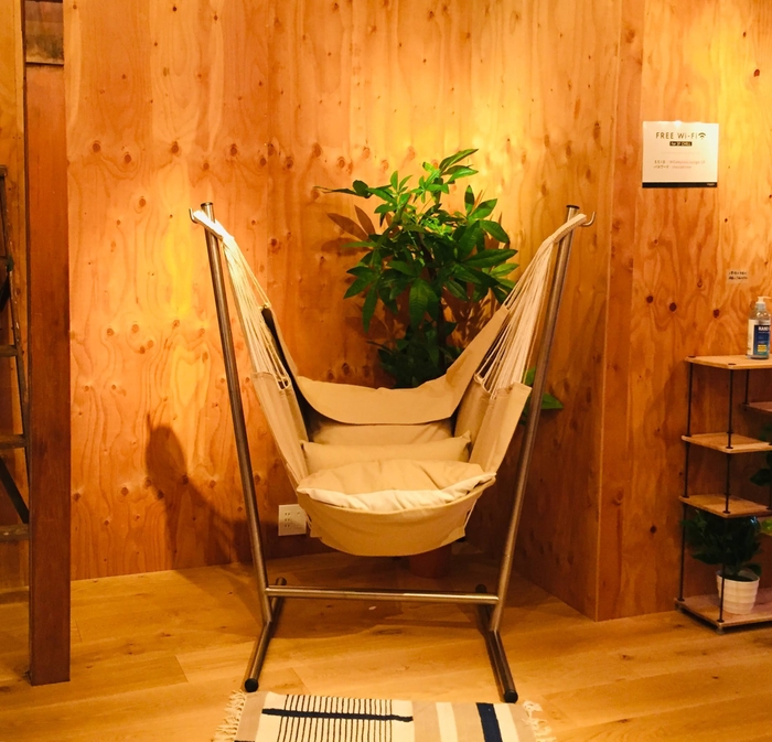 3階CHILL:ハンモックでお昼寝も