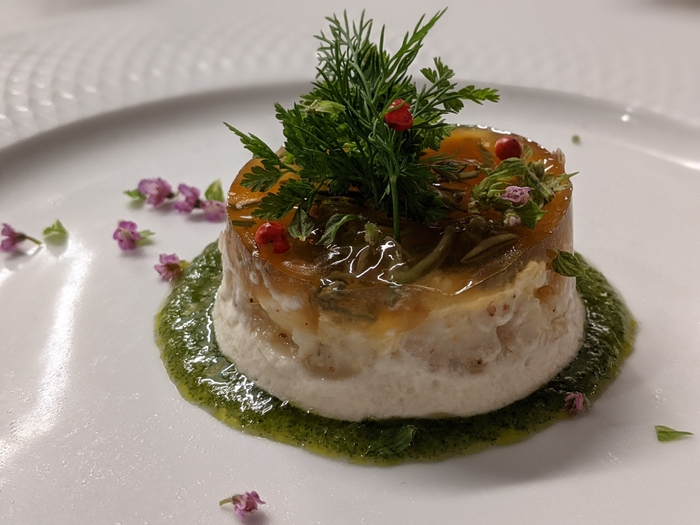 前菜(平目とホタテのタルタル 新玉ネギのムースと新玉ネギと大葉のソース)