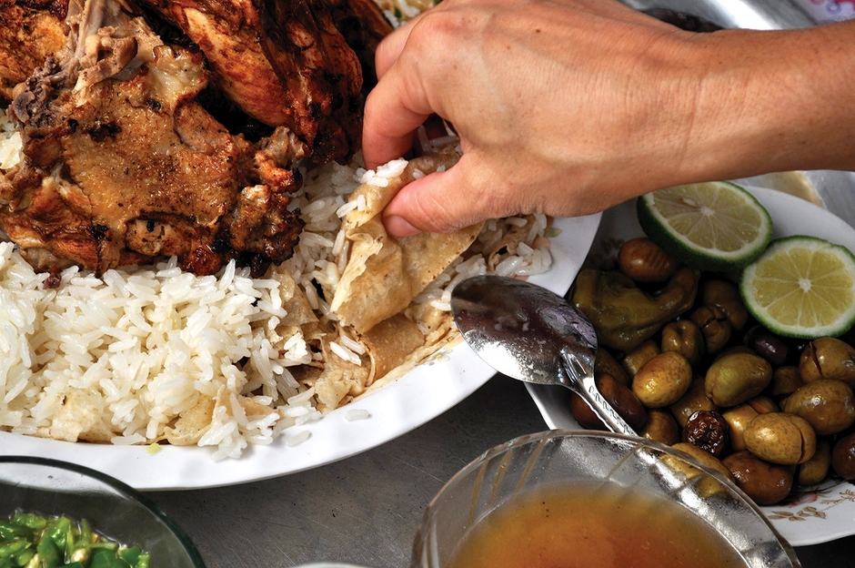 ディジャージュ・マシュウィー・アラル・ファヘム（チキンの炭焼き）