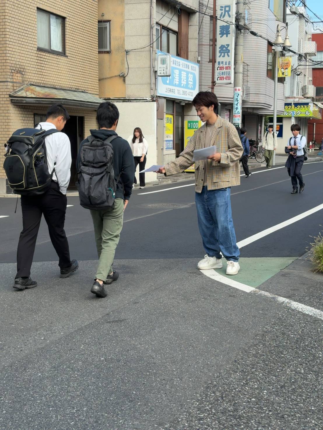 ビラ配りの様子