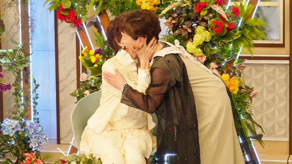 浅丘さん&阿川さんのハグも!