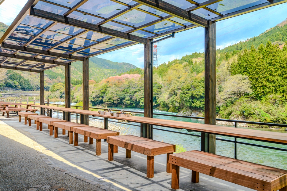 長良川一望のテラス席からパノラマ