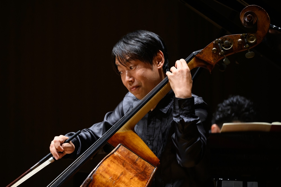 幣隆太朗(コントラバス)(c) Fumiaki Fujimoto