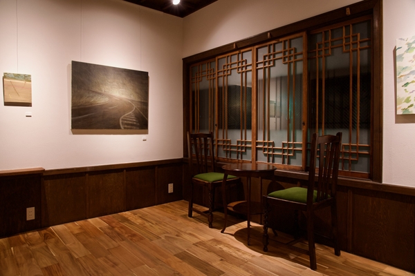 【十三番街A棟　プライベートギャラリー】大正ロマンを感じる書斎をそのままプライベートなギャラリーに改装。心象風景に触れる、特別なリトリート体験を