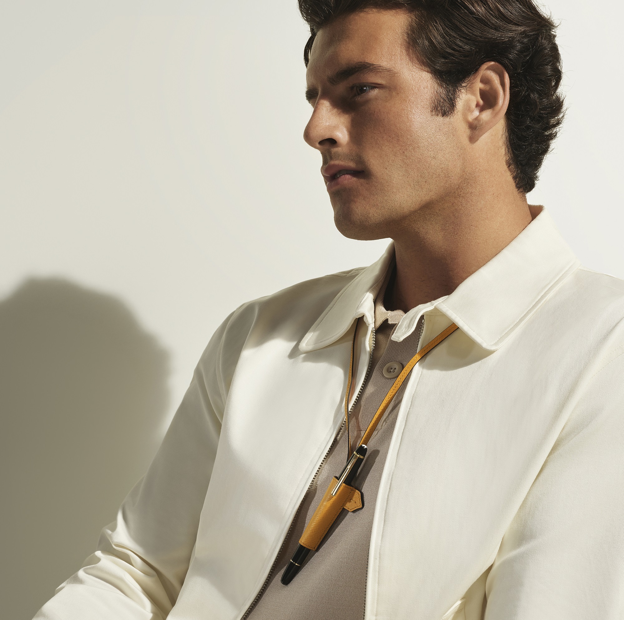 ペンを身に着けることのできる、ペンループネックレス