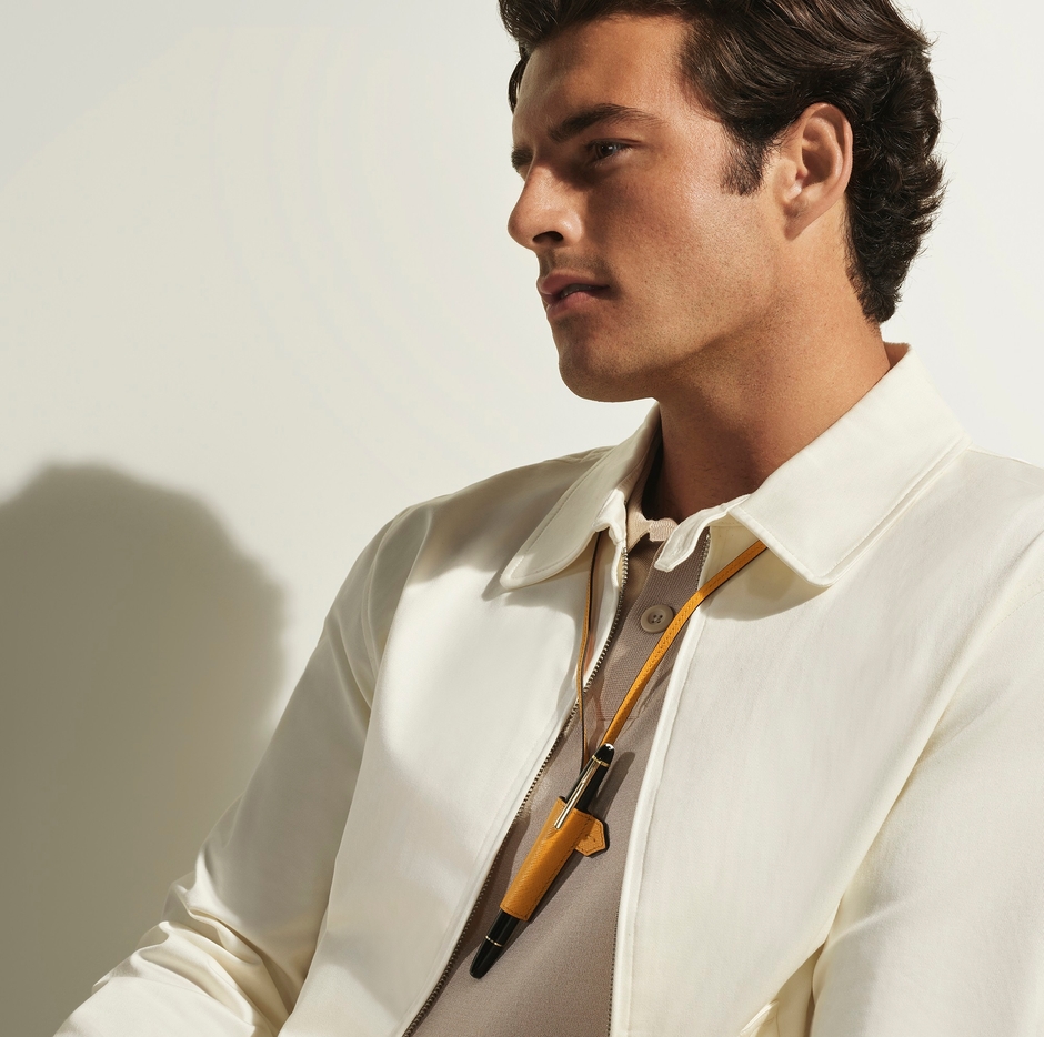 ペンを身に着けることのできる、ペンループネックレス