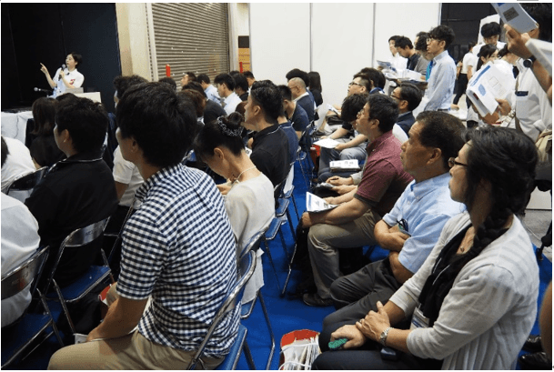 <マックスヒルズ>集客セミナーの様子。立ち見が出るほどの大盛況でした