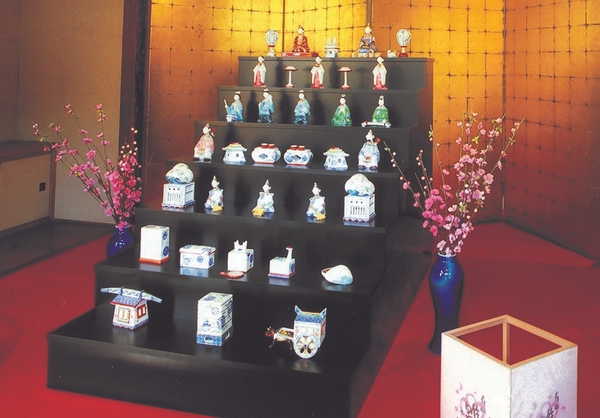 渓山窯製 磁器製ミニ雛人形七段飾り