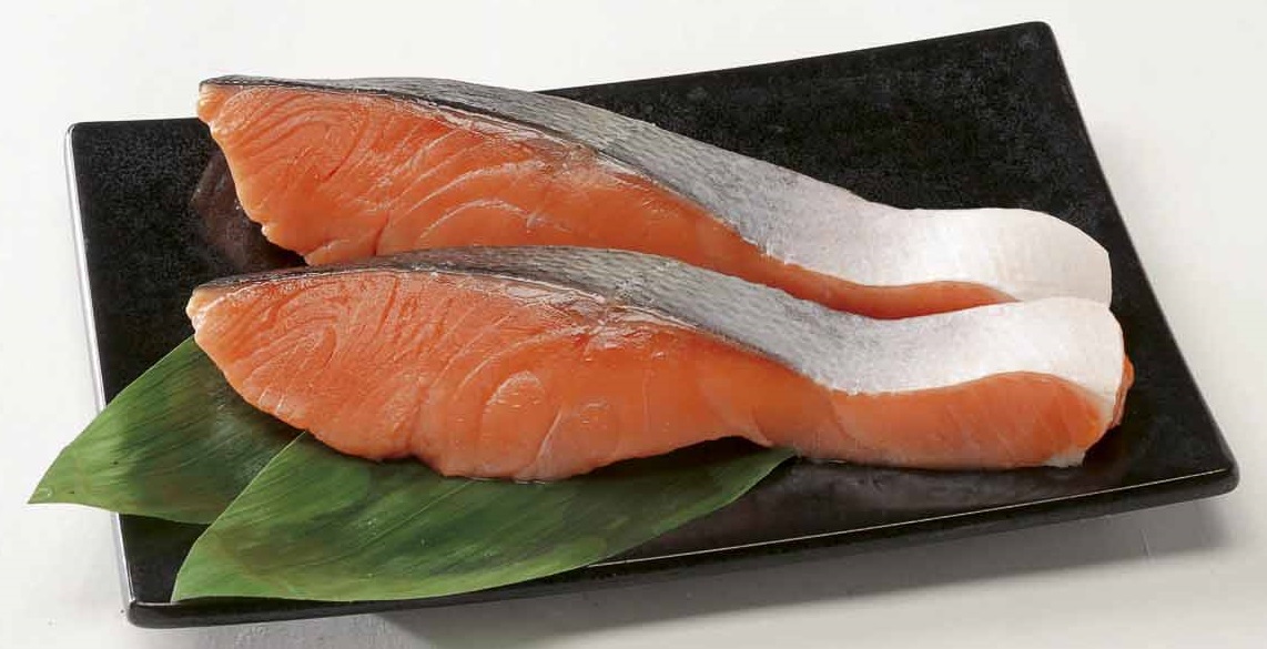 近畿圏ライフ限定！骨を気にせず手軽においしく魚料理を！「あごだし骨取り塩銀鮭」を新発売！