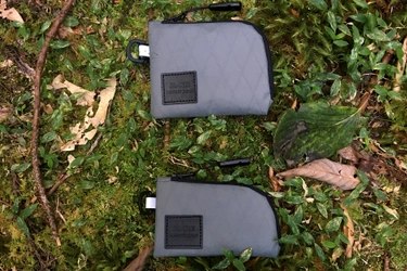 超高性能防水素材「DCF HYBRID ミニウォレット」発売に続き 「X-PAC ミニウォレット」にも、 アーバンアウトドアな新色グレーを追加