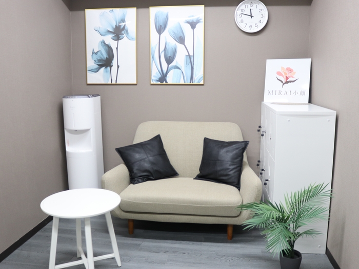 広々とした落ち着いた店内ドレッサー等もご用意