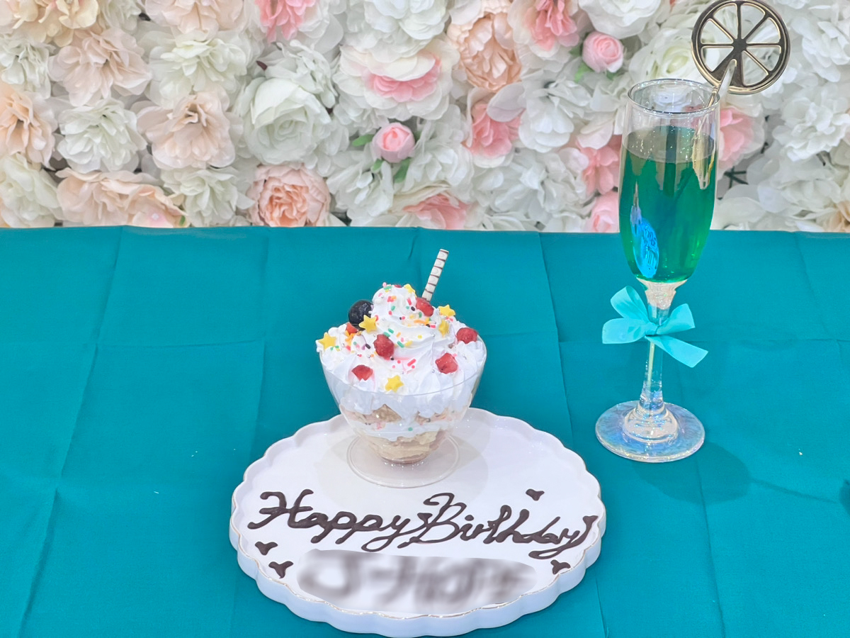 【鮮やかなグリーンが映える】推し活カフェ記念日プレートセット