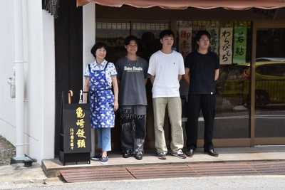 「紀伊国屋本店」の傘立て&看板