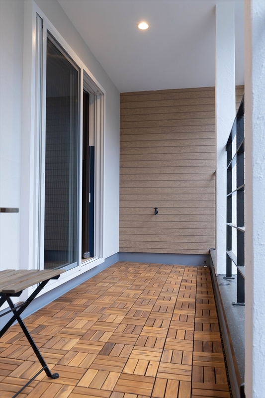 インナーバルコニーではちょっとしたCafeタイムも楽しめる