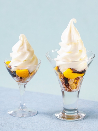 北海道ソフトとマンゴーの贅沢パフェ