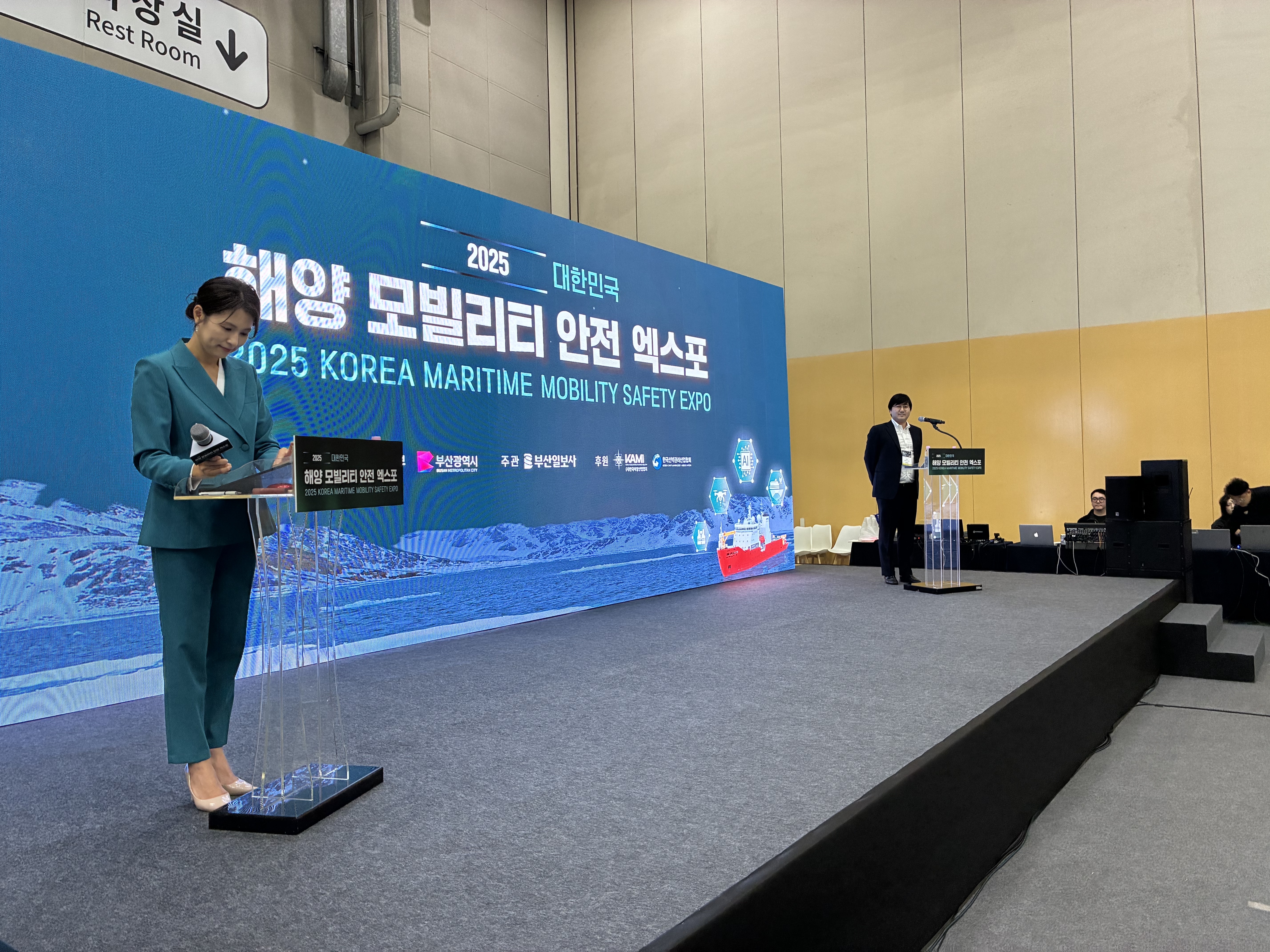 韓国有数の海事展、Korea Maritime Mobility Safety Expo 2025 にて講演に立つ筒井一彰代表取締役