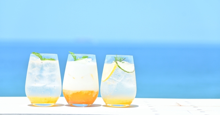 ▲『なるとオレンジスカッシュ』(左)、『なるとオレンジミルク』(中央)、『なるとオレンジレモネード』(右)