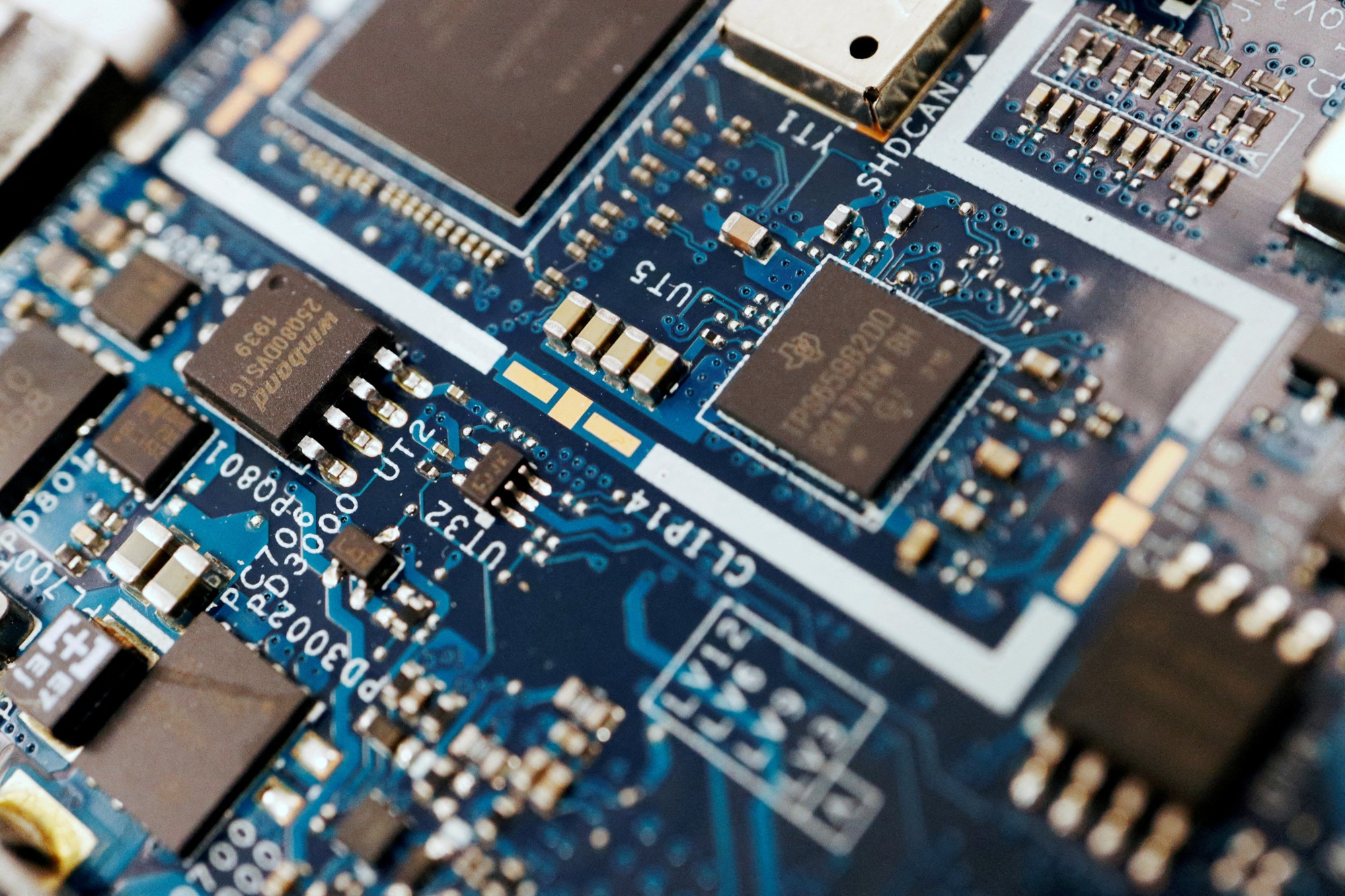 日本の半導体市場規模は2034年までに644億米ドルに達し、2026年から2034年にかけて年平均成長率（CAGR）4.60%で推移する見込みです。