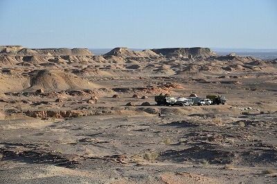 夕暮れ時のブギンツァフのベースキャンプ