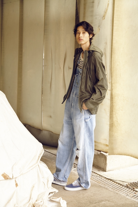 AR12001 マウンテンパーカー 着用