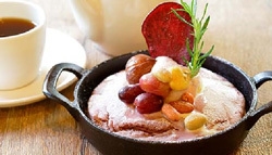 ムラサキイモと秋の果実のパンクーヘン