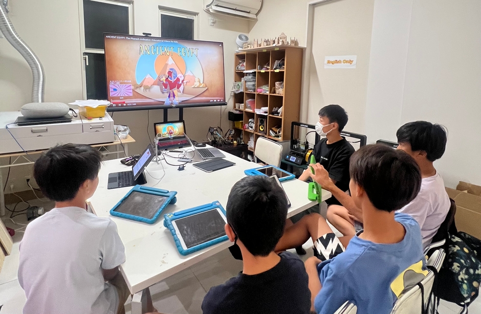 大型スクリーンで意見を共有