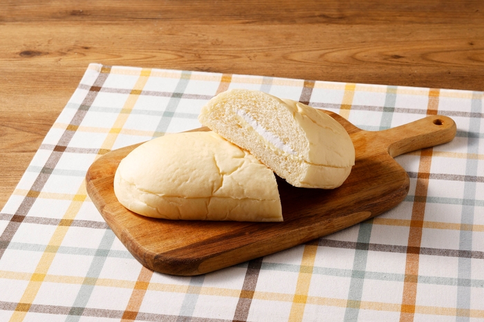 牛乳仕込みの白いコッペパン(ミルククリーム＆ホイップ)