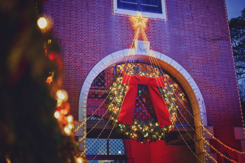大きなウェルカムリース「ようこそ、ハーブ園へ」