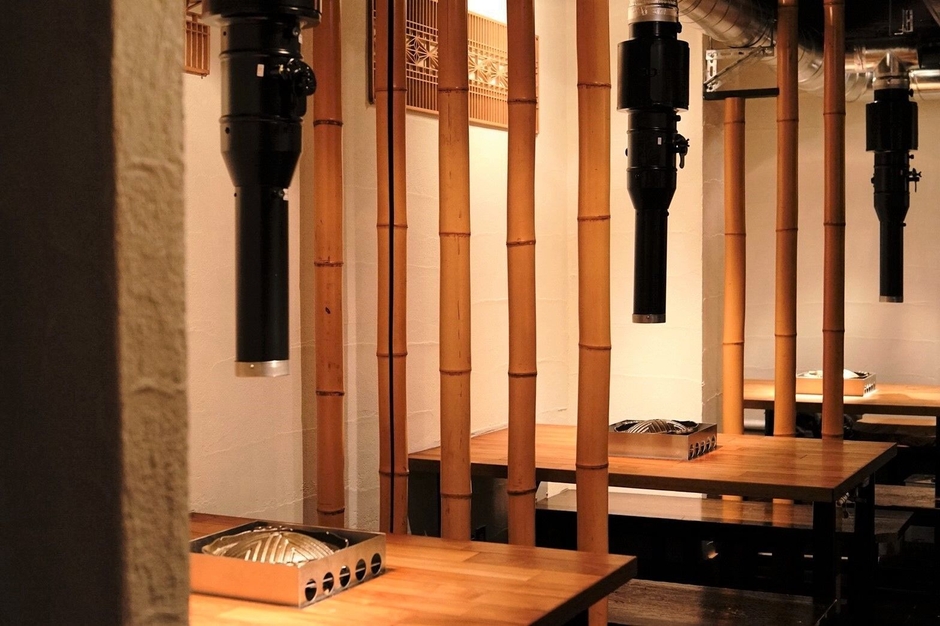 店内は白を基調とした清潔感のある空間