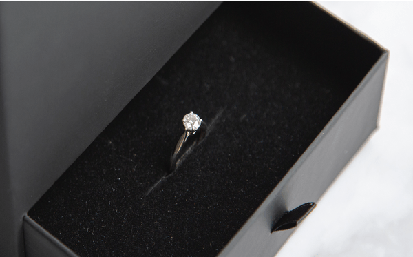 マルチクッションは指輪も素敵にデザイン