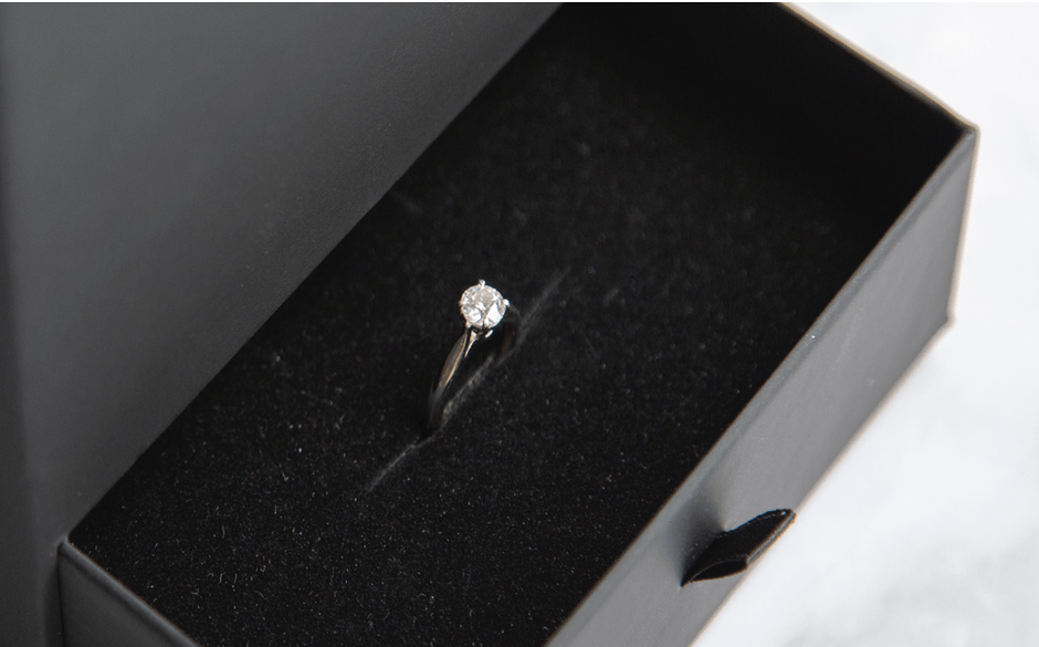 マルチクッションは指輪も素敵にデザイン