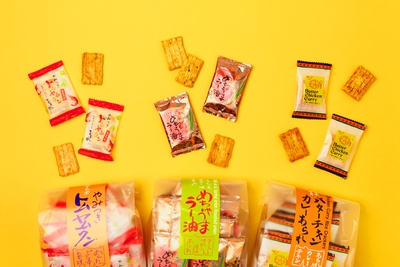森白製菓 (左)やみつきトムヤムクン (真ん中)めちゃうまラー油 (右)バターチキンカレーあられ
