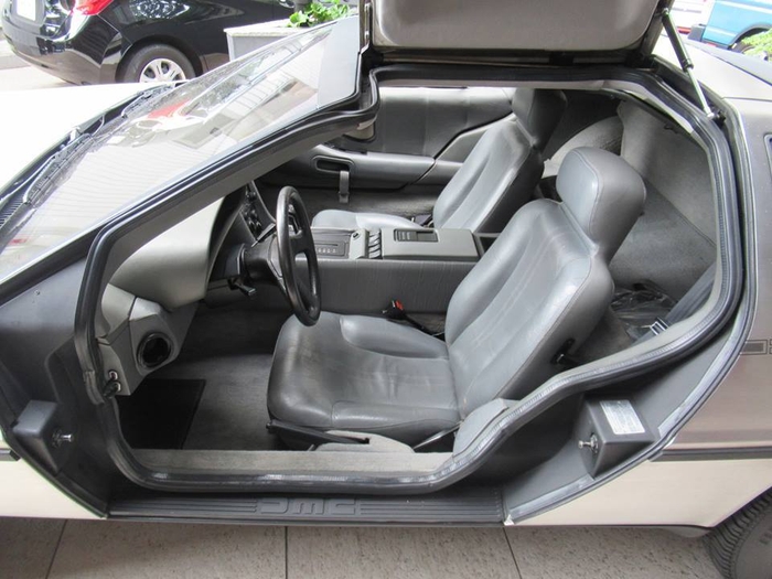 デロリアン DMC-12 車内